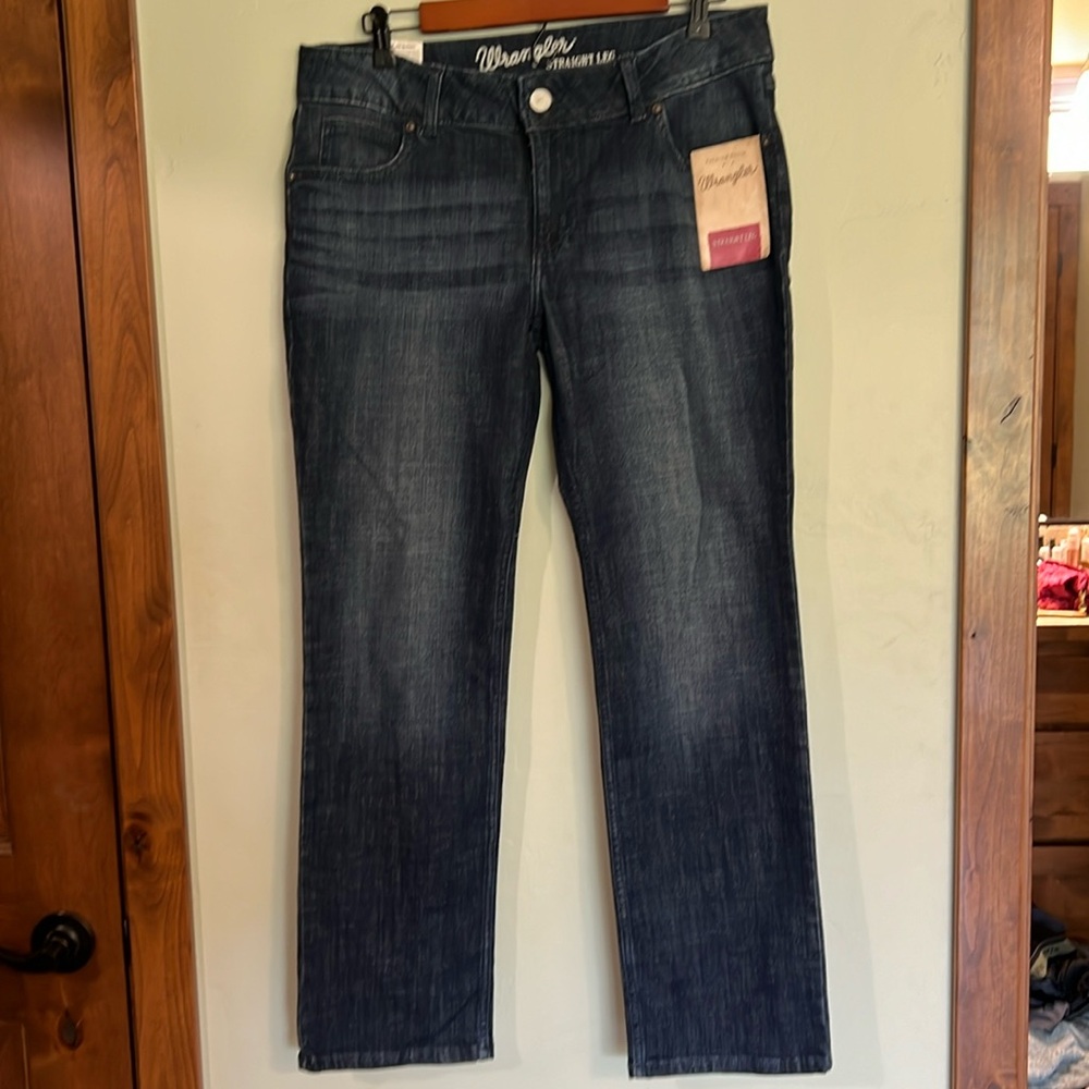 Wrangler straight leg jeans 13/30 NWT